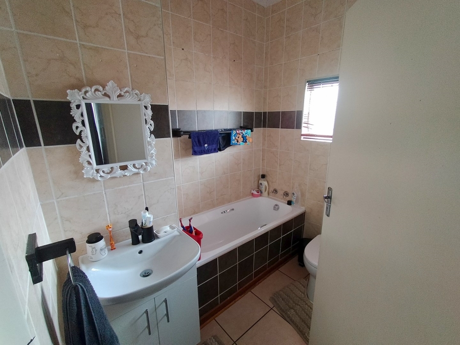 3 Bedroom Property for Sale in Langenhovenpark Free State